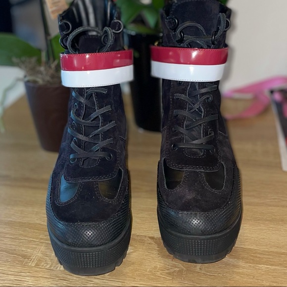 !Authentic! Louis Vuitton suede and leather boots - Picture 3 of 10